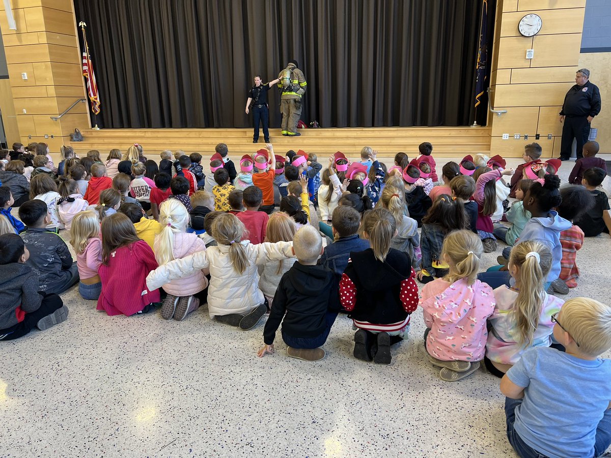 We loved learning about what firefighters do and see the fire truck at our fire safety presentation! Thank you @Lstwpfmo <a href="/Neshaminy_SD/">Neshaminy School District</a>