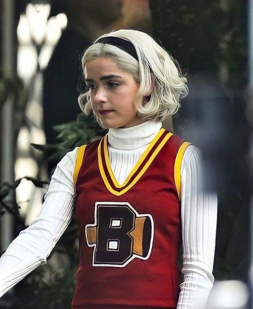 HQtheWarden's tweet image. I would have opened the Sabrina spin-off with Prudence taking her out. #spookythoughts #Spookyseason #CAOS 🕯🕯🕯