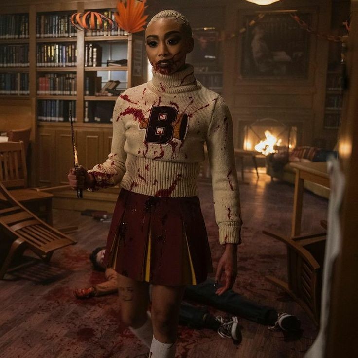 HQtheWarden's tweet image. I would have opened the Sabrina spin-off with Prudence taking her out. #spookythoughts #Spookyseason #CAOS 🕯🕯🕯