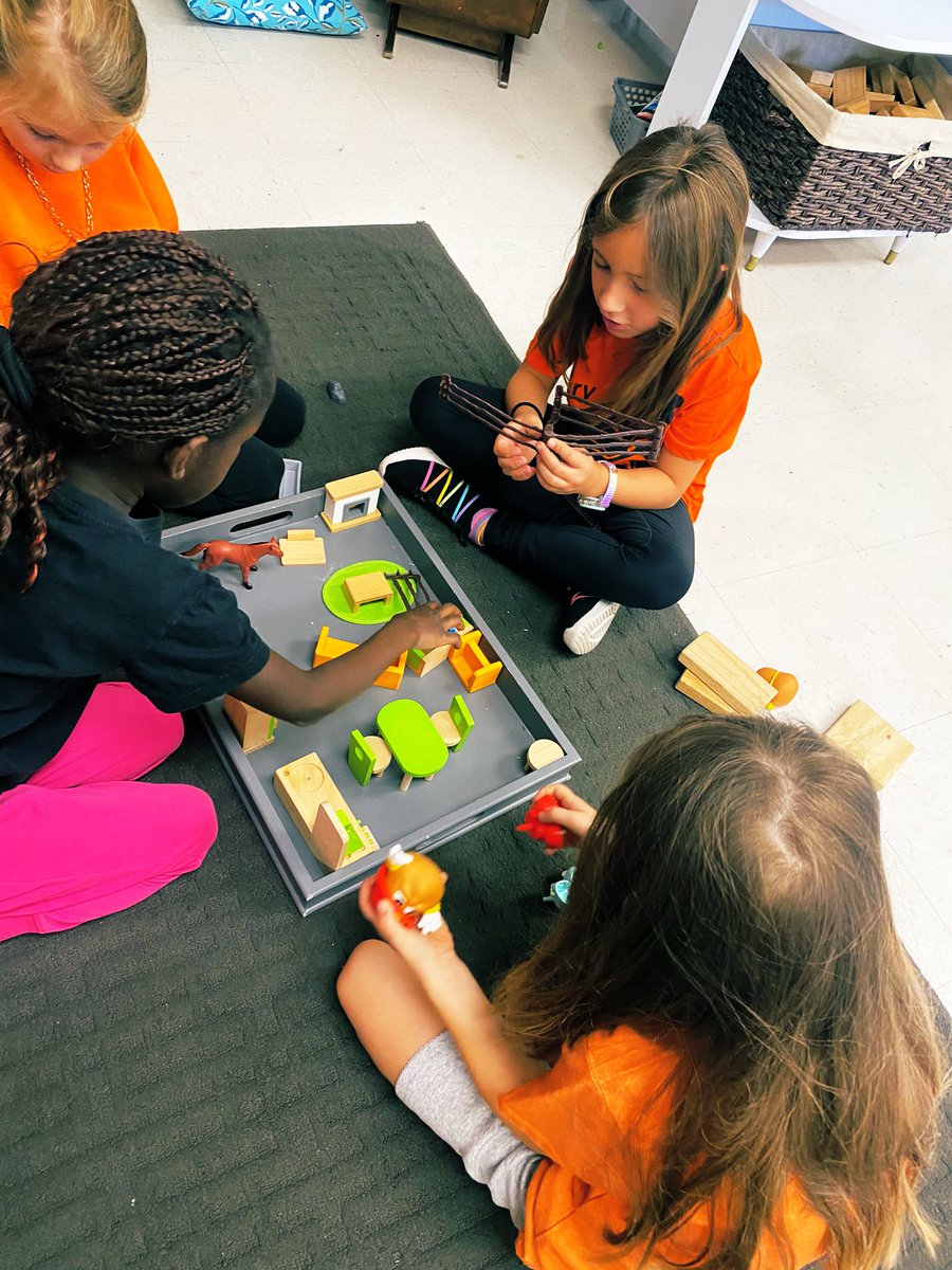 agnesplaypilot's tweet photo. At the sound of the end of day bell today, K-2 students burst out of their doors for home yelling "YES!! Tomorrow is #playhall"!! Our best learning stories & experiences come from this time.Check in tomorrow for a flood of this #collaborativeplay experience. @HolyTrinitySD https://t.co/nyAZ8X0xu4