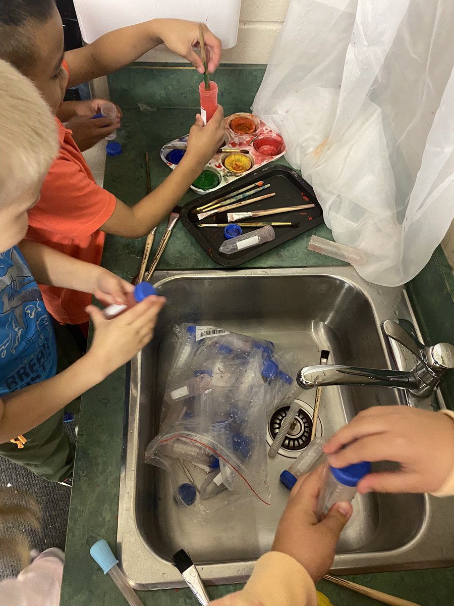 agnesplaypilot's tweet photo. At the sound of the end of day bell today, K-2 students burst out of their doors for home yelling "YES!! Tomorrow is #playhall"!! Our best learning stories & experiences come from this time.Check in tomorrow for a flood of this #collaborativeplay experience. @HolyTrinitySD https://t.co/nyAZ8X0xu4