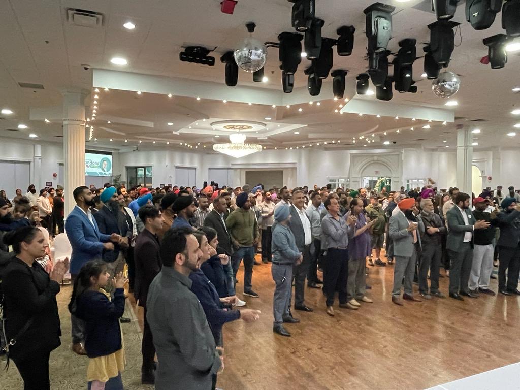 GillLovleen's tweet photo. Its time people! Its time to move ⁦@SurreyForward⁩ !750 in attendance ! Lets win this one! #surreyforward ⁦@jinnysims⁩ https://t.co/XdmgaT1laa
