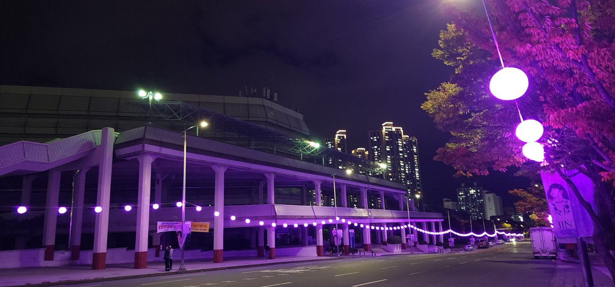 BTSquadInfo's tweet photo. [INFO]📰

¡Las vías con rumbo al Estadio Principal de Busan se iluminarán de morado!

©hee_bts1306 | @BTS_twt #BTSARMY https://t.co/2mL1pKkQ75