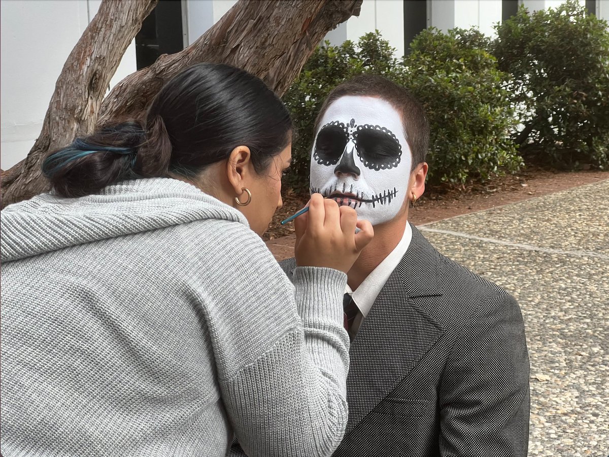 R_TomanengEdD's tweet photo. Celebrating #LatinxHeritageMonth2022 @SJCityCollege w/Dia de Los Muertos parade & face painting! Muchas Gracias to our #talented #Cosmetology students for the face painting! #SJCCBrilliant #LatinxStudentSuccess #HSI
@OfficialSJECCD @sjccxmilpitas @HACUNews @CalCommColleges https://t.co/fnjoCiUM9h