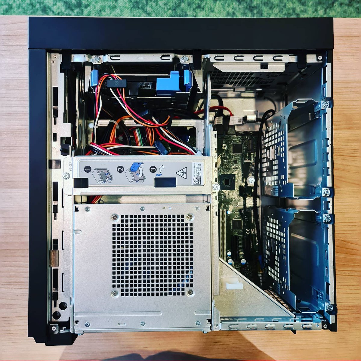 2BeSHOP's tweet photo. 🔥Server ราคา PC กับ Xeon E-2224G Ram 8GB + SATA 1TB กับราคาเริ่มต้นเพียง 20,200 บาท(ไม่รวมภาษี) กับ RAID ที่รองรับ 0,1,5 สามารถเปิดทำงานได้ 24 ชม สนใจดูเพิ่มเติมได้ที่ https://t.co/e7r3NJ93HT หรือโทร 02-118-6767 #dell #server https://t.co/aS432UJki2