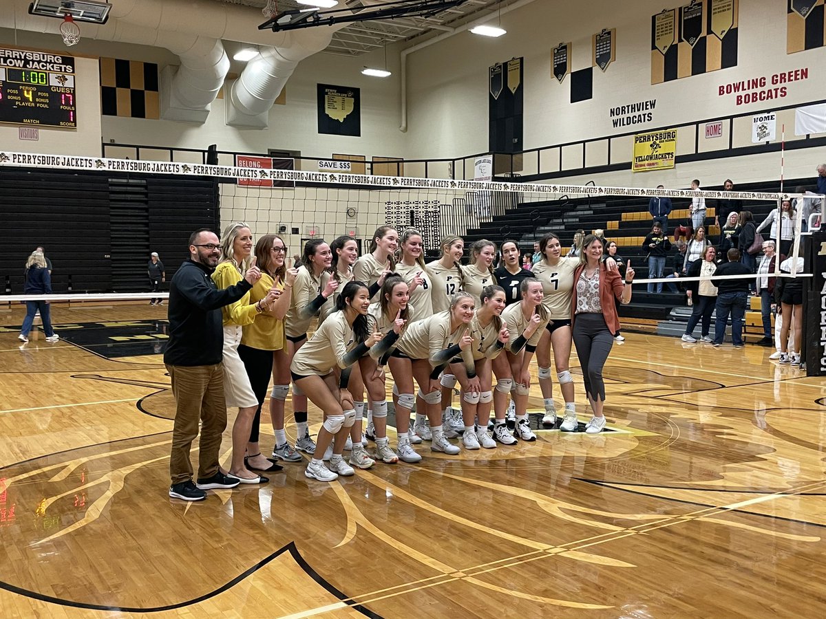 PHSVarsityVball's tweet photo. 🐝🏐 BACK TO BACK NLL CHAMPS! 🐝🏐 Thank you fans for your support tonight in the win over Northview! https://t.co/JSbWMlunt5
