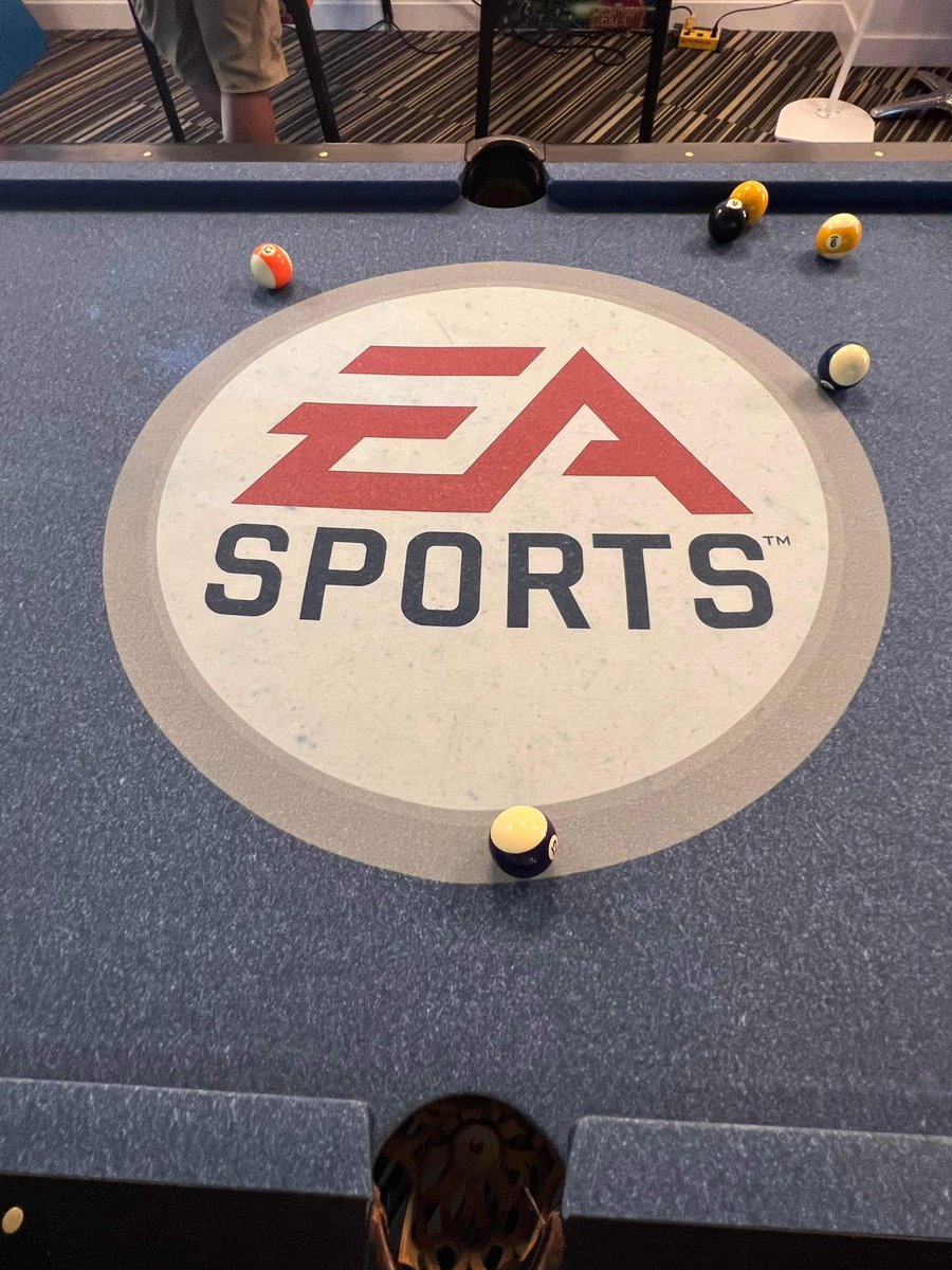 HopeandHealth4l's tweet photo. Wowzers what an incredible day hosted by @EASPORTS at their beautiful @CityofBurnaby campus! So much learning & inspiration- topped up with a seriously fun and competitive game of soccer. Thank you to everyone who made this possible 🤲🏼🧡✨#champions #lighthepath #bethechange https://t.co/AP4Humv7jd