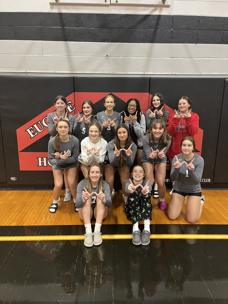 CapCityCavsVB's tweet photo. Your Lady Cavs brought home the final sweep of the season! Congrats to our Freshmen on a great season! And a huge shout out to @AvaMeinhardt for getting a career high 24 kills tonight!!! Way to finish strong ladies 💙🏐🧹 #ALLOUT #CC4L https://t.co/TXFQ1zowVP