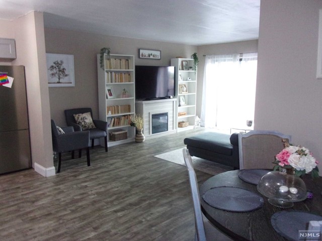 rhall280's tweet photo. New Listing! $259,900.00, 2BR, 1BA, 300 Park Street #4C, HACKENSACK, NJ 07601, Full Details https://t.co/HGxBO0TqDR https://t.co/CTCzdSpGHN