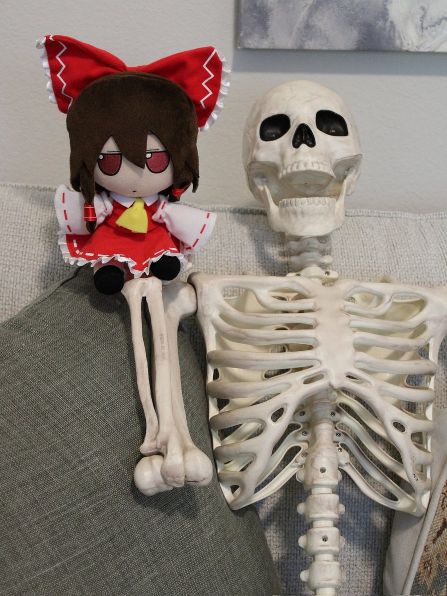 ReimuDailyLife's tweet photo. Reimu makes an acquaintance while on a trip to the Former Capital: https://t.co/0ocSQcLOU5