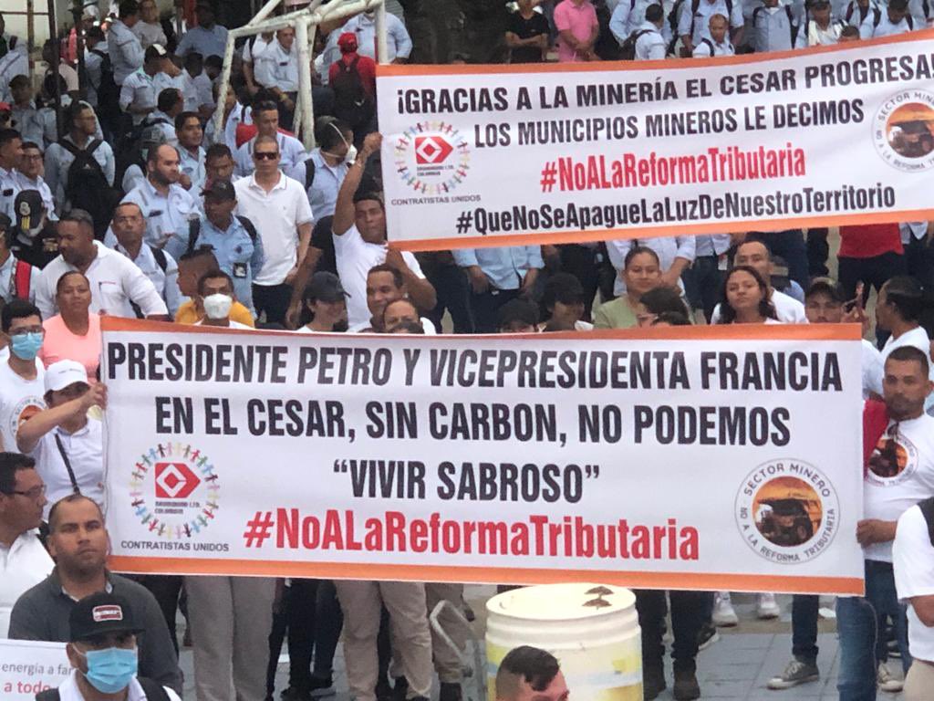 Laulj1010's tweet photo. #Somospromineria @petrogustavo aquí está la minería♥️ #NoALaReformaTributaria https://t.co/OnFCFMQQ8q