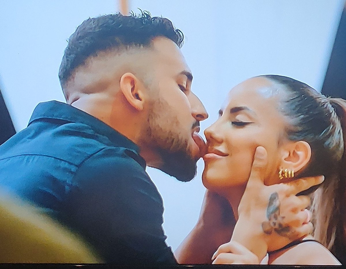MartinTarrio_'s tweet photo. Hoguera de confrontación porque quiero saber si me quiere.
Ah pero unos momentos antes… #LaIslaDeLasTentaciones4 https://t.co/ijqMWUPa9V