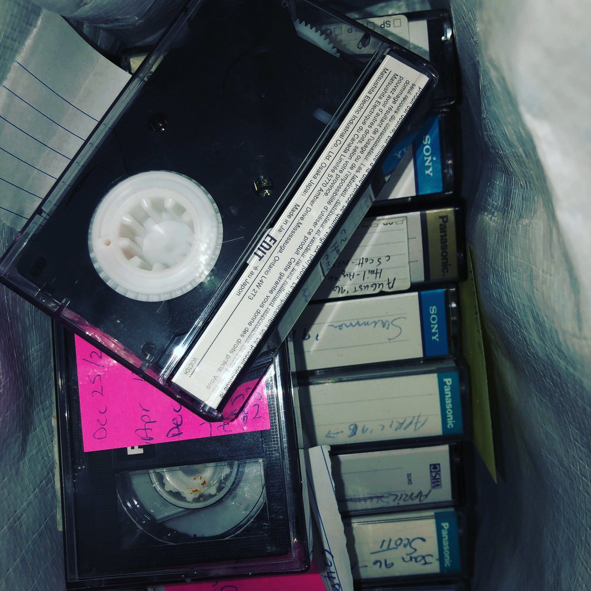 mjinteractive17's tweet image. Another bag full of these to convert to digital. Inbox me if you’re wanting to do the same.

#vhs #vhsconversion #homemovies #analogtodigital