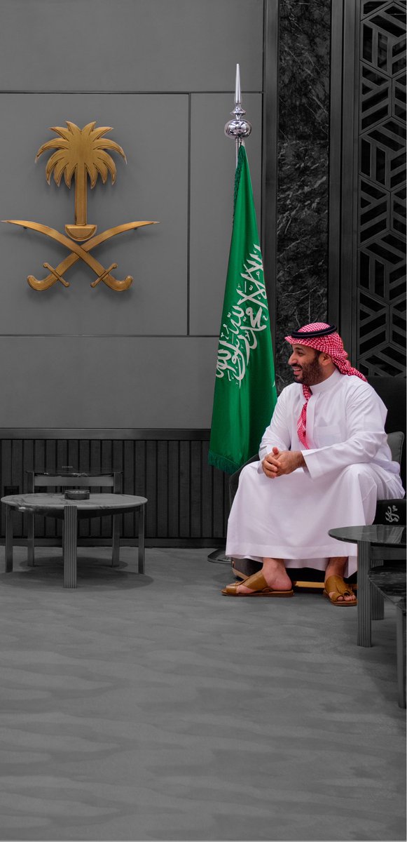 Alotaibi_2030_'s tweet photo. الرقم الصعب في الساحة الدولية والمعادلة التي قلبت الموازين وبيده مفتاح النظام العالمي الجديد، قائد إستثنائي أصبح اليوم أكثر تأثيراً من بين قادة العالم أجمع وبفضله بعد الله أتجهت بوصلة العالم نحو #الرياض 🇸🇦
#توحيد_صوره_محمد_بن_سلمان https://t.co/HbxEMY08iY