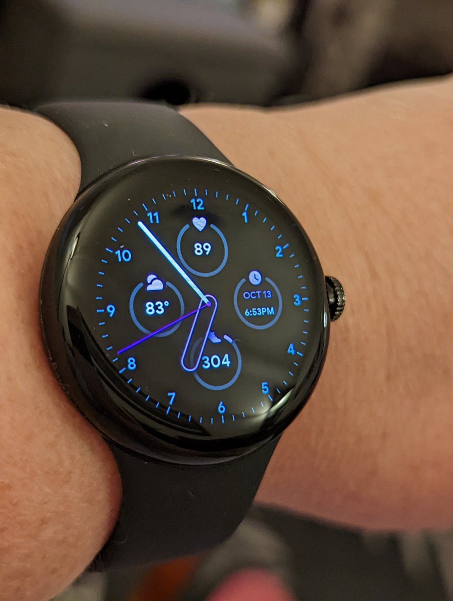 Gknee's tweet photo. Finally the update is done. Loving my @madebygoogle Pixel Watch. #Pixelmas 🎁🎉 https://t.co/dnlGfx4B2P