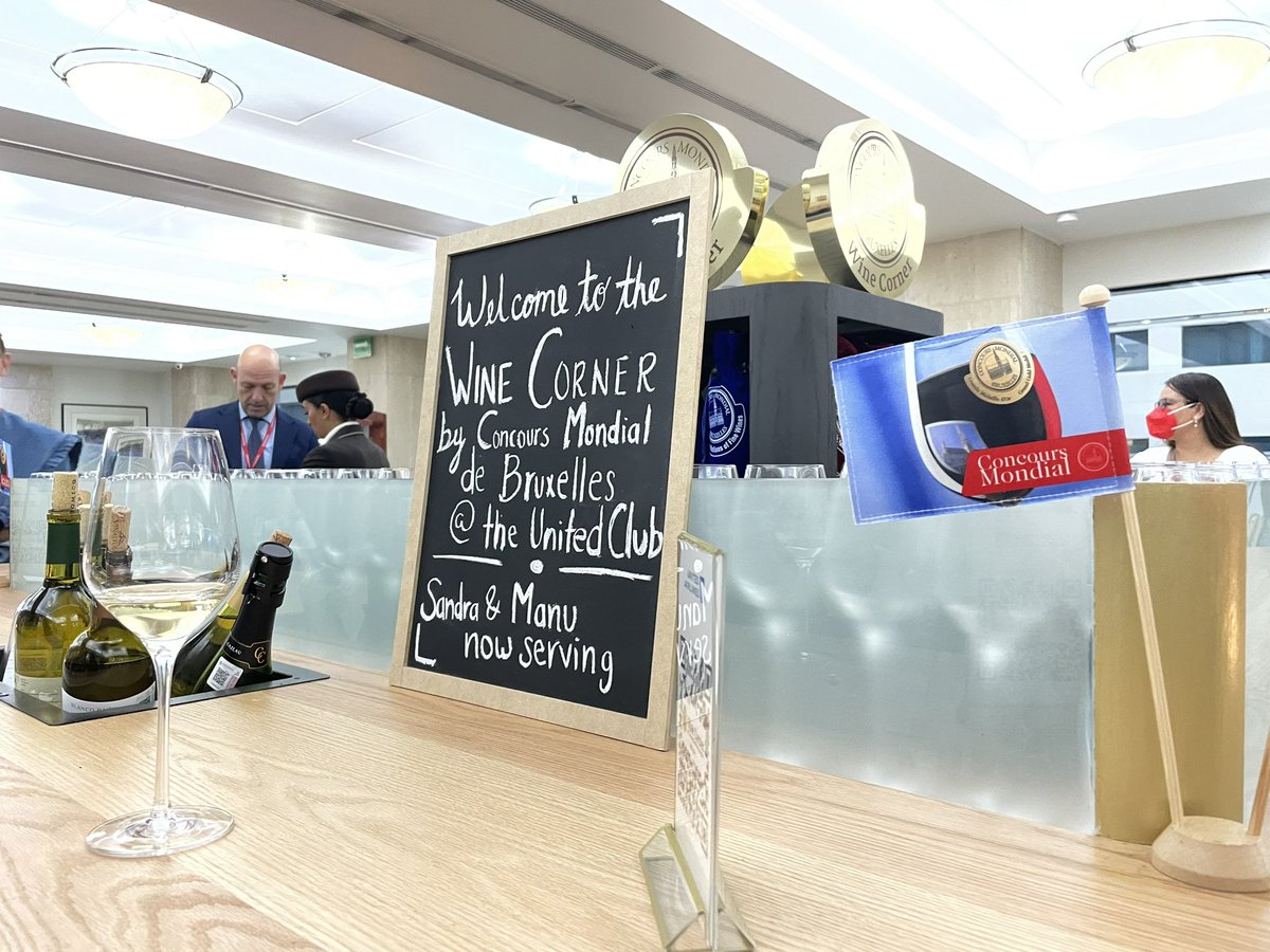 joseantonio1977's tweet photo. Hoy @united abre su #WineCorner en su #UnitedClub del AICM, se comparte lo mejor del #vinomexicano para los viajeros business tanto de United, como de las aerolíneas afiliadas de @staralliance: @AirCanada @lufthansa @Avianca #aviación #turismo https://t.co/0c1zi12XGX