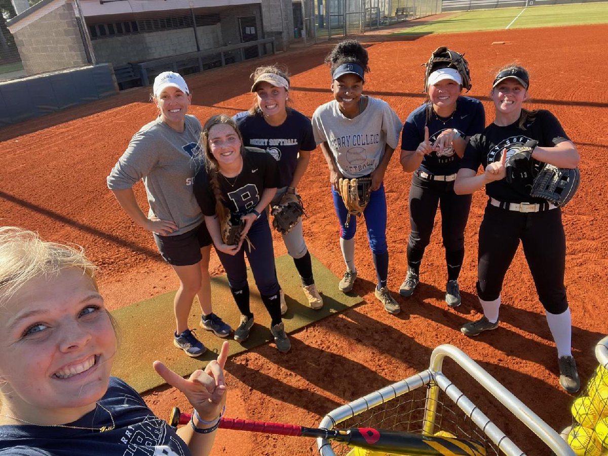 BerrySoftball's tweet photo. Outies for life, dirt brings the hurt, and the P&amp;C crew serving up some hot stuff! https://t.co/pnhTaYDac1
