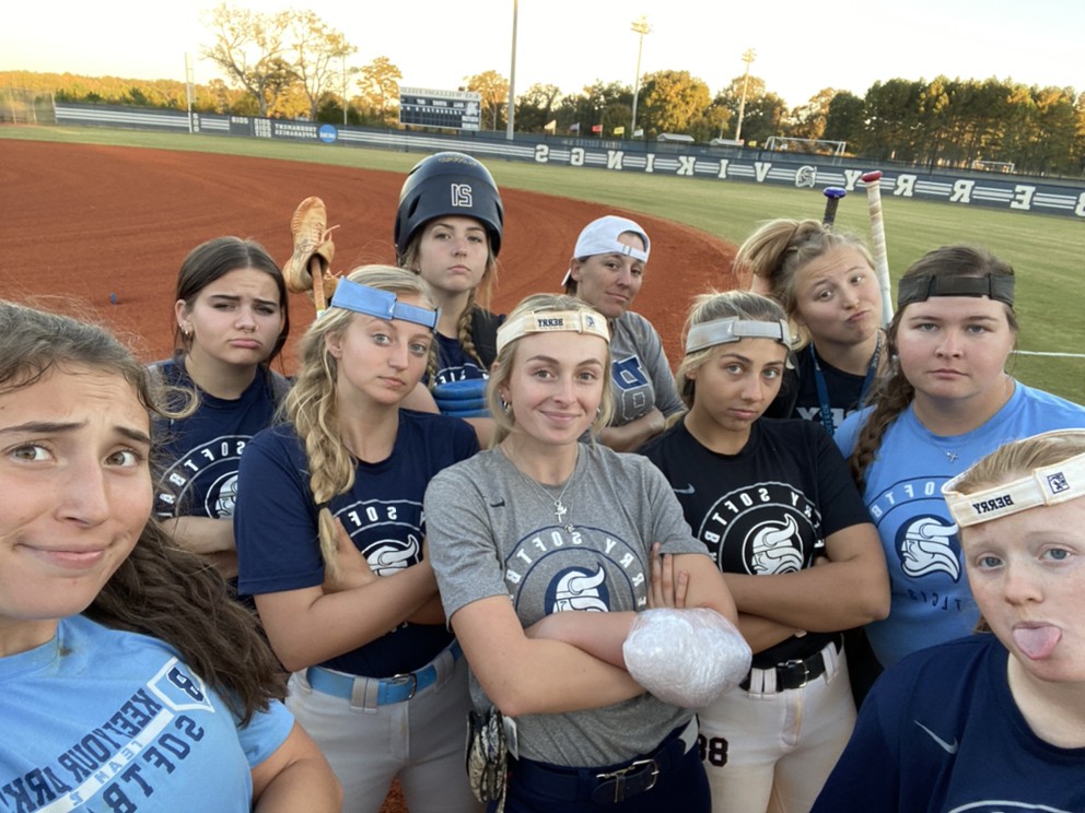 BerrySoftball's tweet photo. Outies for life, dirt brings the hurt, and the P&amp;C crew serving up some hot stuff! https://t.co/pnhTaYDac1