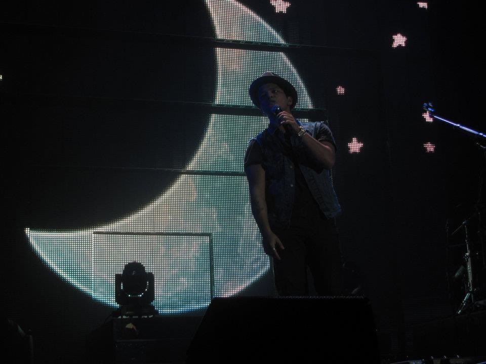 Sariii29's tweet photo. 11 years. 🥺 Front row and M&amp;G at your first concert in switzerland! One of the best days of my life🖤 @BrunoMars https://t.co/Kaa5rCFOou