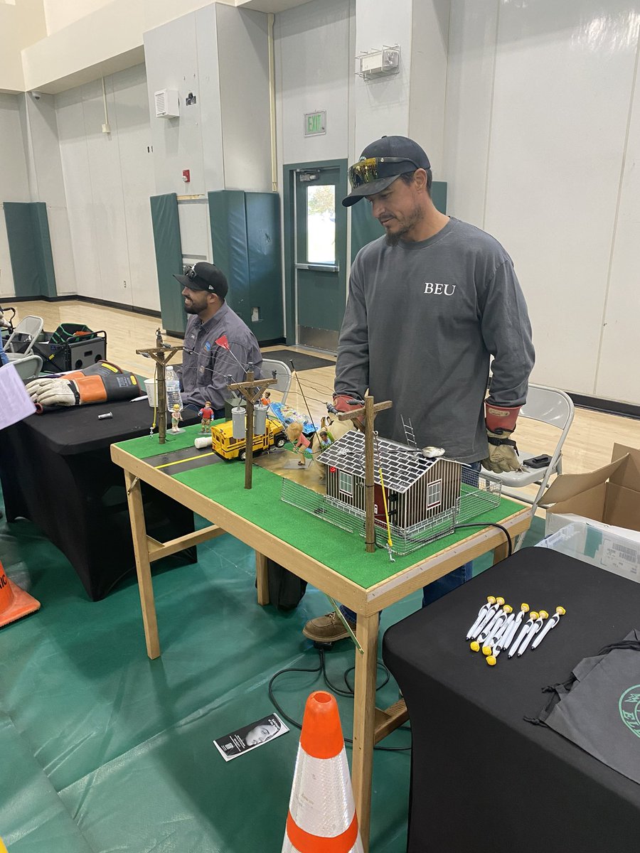 Dr_VPendleton's tweet photo. Banning High School’s  13th Annual College and Career Fair was a huge success! Representatives from all branches of the military, law enforcement, UC and Cal States, as well as other city and county agencies give of their time for the benefit of our kids. Thank you! https://t.co/hTw7hOajCH