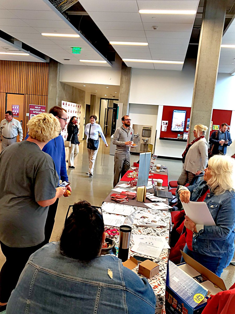 WSUEverett's tweet photo. #ICYMI: Murrow Days recap 

Murrow #EverCougs had fun, busy days last week! @MurrowCollege leadership, students, alumni, and future Murrow Cougs have learned so much from one another. Thank you to those who participated.

#GoCougs https://t.co/9EfvioQCYz