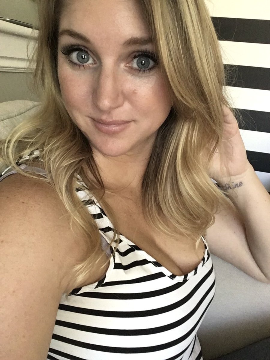 Jully Lov on Twitter "Anime Gaming ?🤤💓"