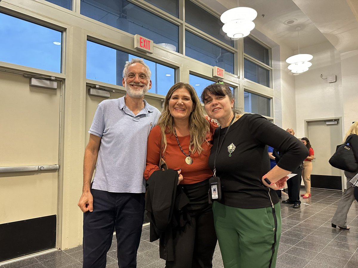 At a @SupDotres town hall meeting in support of referendum #210 to support @mdcps teachers and safety and ran into <a href="/1pamtaylor/">Pamela Taylor</a> and <a href="/GussieSakowicz/">Gussie Bowen Sakowicz</a>