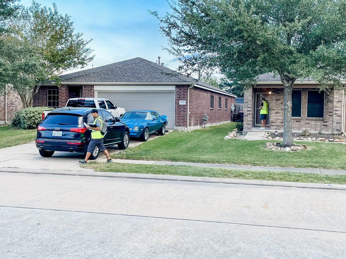 kirsten_peavey's tweet image. That feeling when your team has a FIBERtastic day prospecting brand new GREEN!! 💚🤩💚🤩💚
#FiberBolts⚡️ #STXfiberflex #winningtogether #FeeltheBuzz ✨
@ChristineHuynh_ @attjoeg @georgesosaATT @STXSpeedsetters