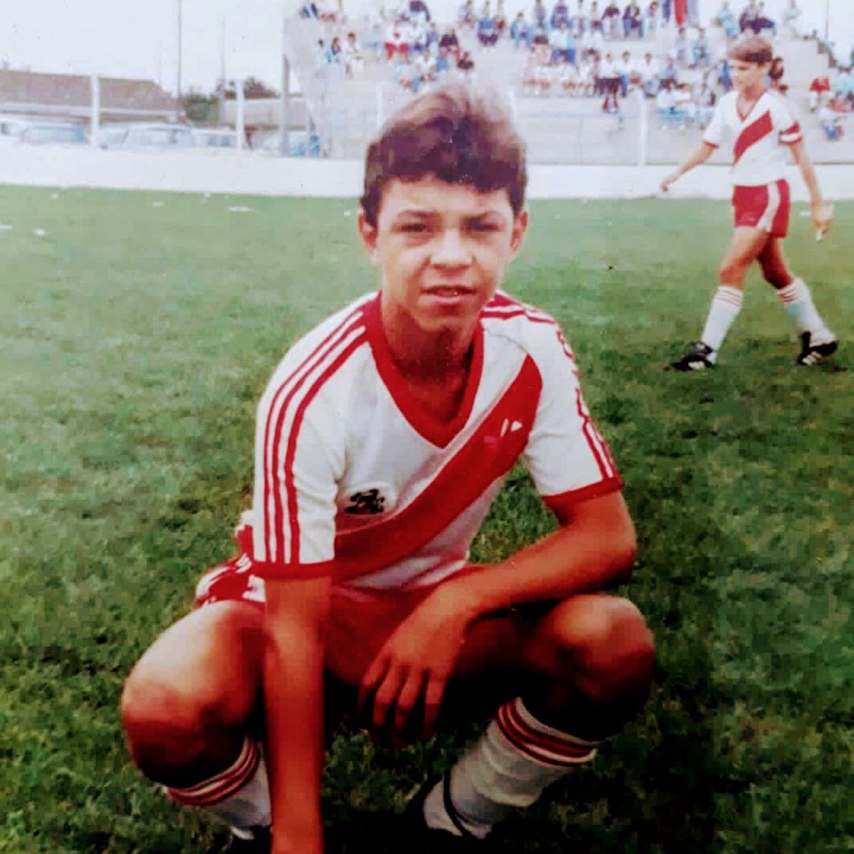carraIvarez's tweet photo. Cuando estabas junto a mí
Nuestra luz era celestial
Qué más podía pedir
Encontré la felicidad

Sin aviso
Nuestro paraíso nos dejó
Y ahora tu recuerdo
Me hace sombra al corazón

Hoy se cumple un mes que ya no me ves
Te fuiste, nada más
Quisiste renunciar a quererme
Y cómo dueles https://t.co/FZR7Bw8PAj