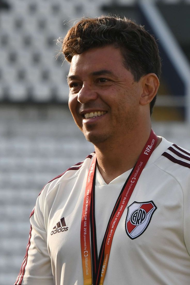 carraIvarez's tweet photo. Cuando estabas junto a mí
Nuestra luz era celestial
Qué más podía pedir
Encontré la felicidad

Sin aviso
Nuestro paraíso nos dejó
Y ahora tu recuerdo
Me hace sombra al corazón

Hoy se cumple un mes que ya no me ves
Te fuiste, nada más
Quisiste renunciar a quererme
Y cómo dueles https://t.co/FZR7Bw8PAj
