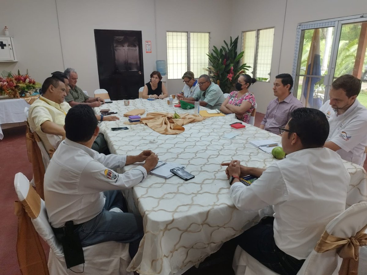 GizHonduras's tweet photo. El evento fue propició también para analizar la posibilidad de un Diplomado del uso de semillas y las lecciones aprendidas de la creación del #bancodesemillas del #CURLA #PROCAMBIO #GIZ  🌳🌲🇩🇪🇭🇳 https://t.co/0rzN7C8y5U
