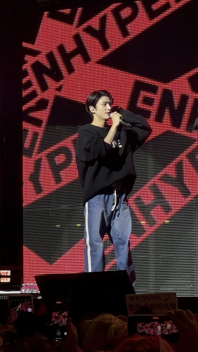 TheJungOne01's tweet photo. Jake Chicago Soundcheck https://t.co/9kDzjHNi0r