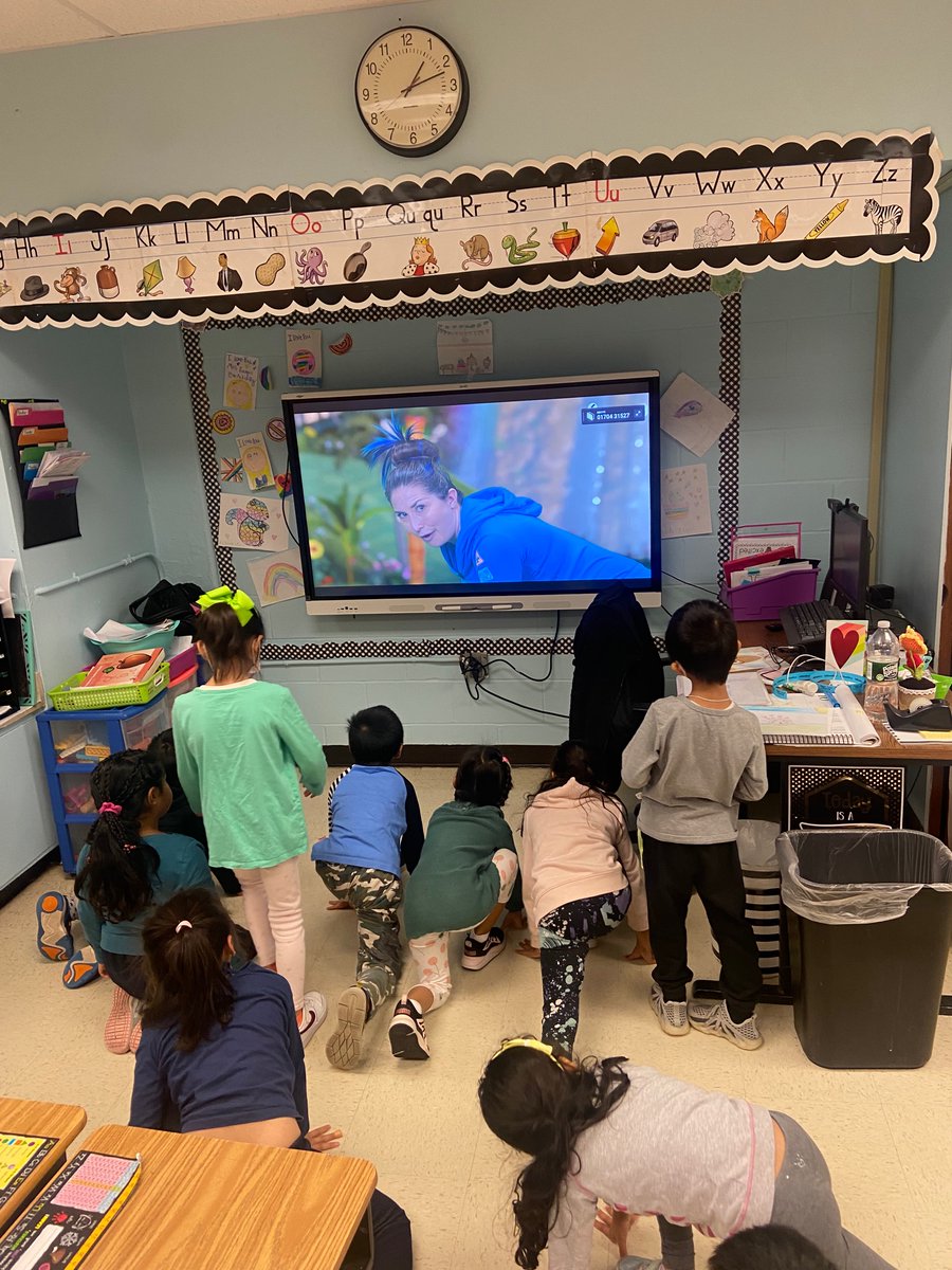 MissKamali2's tweet photo. One of our favorite ways to practice mindfulness is with Cosmic Yoga! @DentonAvenueAP @DentonDucks @HerricksSup #cosmicyoga https://t.co/XuDcIUFzVF