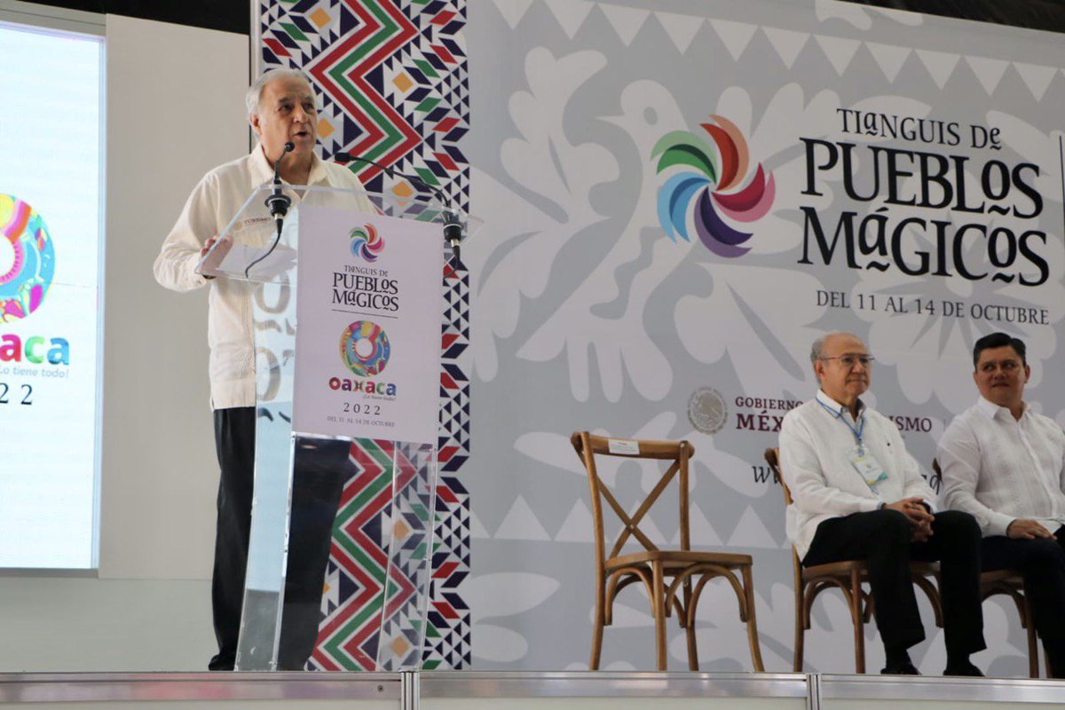 gobiernohidalgo's tweet photo. La titular de la @SECTURHidalgo, @LizQuintanarG, recibió en #Oaxaca, la estafeta para la realización de la 5ª edición del #TianguisDePueblosMágicos, a realizarse en nuestro estado el próximo año. https://t.co/RGQNTp2vFu