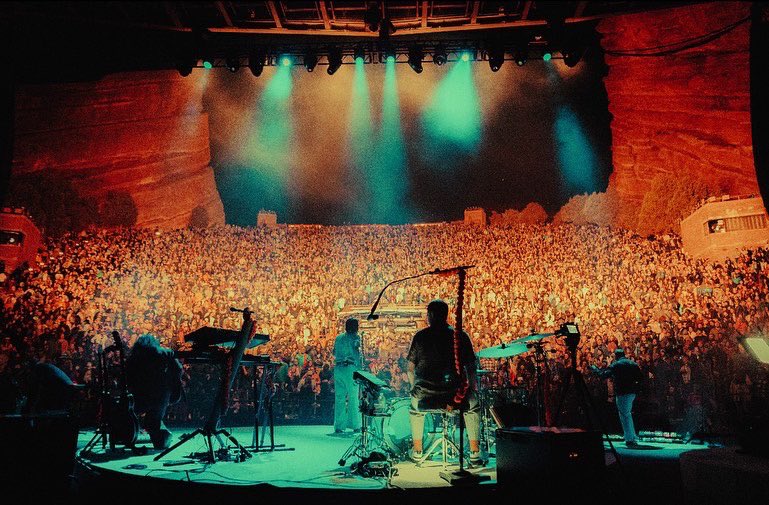 youngthegiant's tweet photo. What an incredibly special night. Thank you to everyone who came out to celebrate the start of our #AmericanBollywood Tour and everyone who watched along at home 🙏🏾🙏🏾🙏🏾

It’s inspiring to see the messages from our album resonate with so many people.

📸 @lupeintransit https://t.co/8Cf3mI0Qr8
