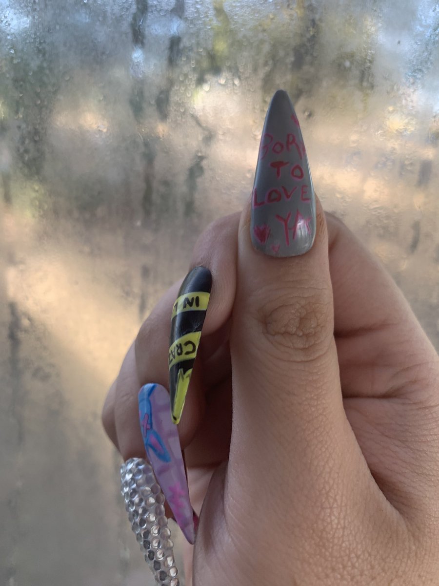 KPhongpradith's tweet photo. Loco by Itzy inspired press on nails available in my shop! #ITZY #itzyloco #loco #KPOP https://t.co/YdvO8fyNgW