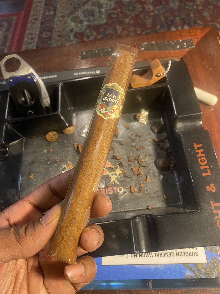 KnicksnCigars's tweet photo. #FirstCigarofTheDay 

San Isidro (HVC) Cigar.

@FamousSmokeShop stated 
“Medium Bodied, Notes of Caramel, Cedar and Red pepper” https://t.co/N5blfNuKTH