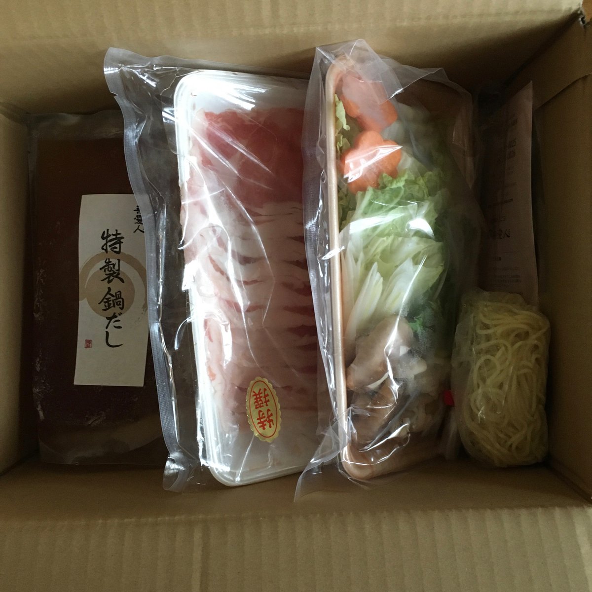 AnnieDonwerth_C's tweet photo. A delivery that needed refrigeration. Dinner in a box. A gift from Papa's office client.
#nabemono https://t.co/wetiFWU2t6