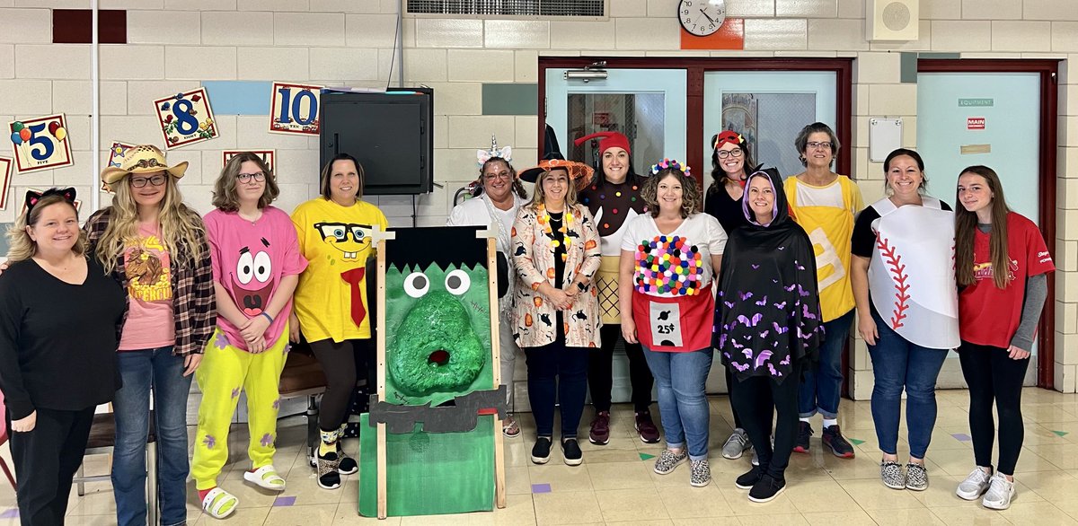 MsherrellD's tweet photo. Fun Night at Washington Early Learning Center for Family Fun night. Check out the book give-a-way! Way to go, Mrs. Egan and staff! ⁦@13easd⁩ #13Succeeds https://t.co/iKLtk7AXa1