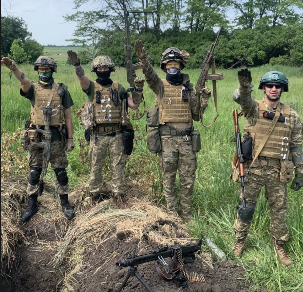 LindseySnell's tweet photo. Just some Azov militants saying hi https://t.co/hcfCqwflqM