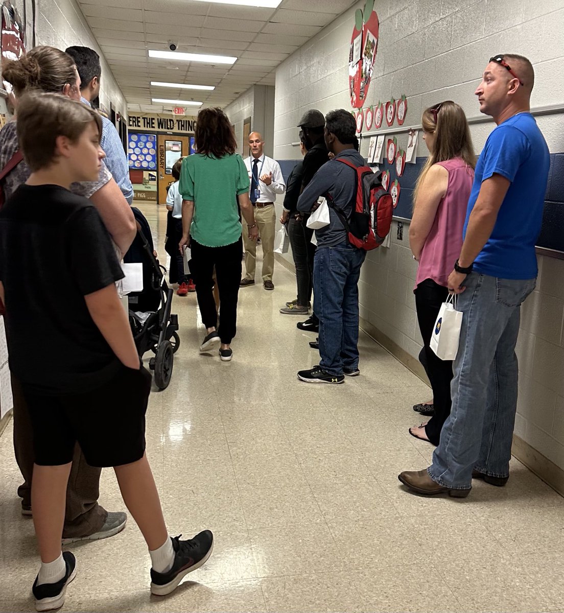 It’s the second Thursday of the month so that means campus tour ⁦<a href="/merrolhydehawks/">Merrol Hyde Magnet</a>⁩. If you’d like to know more about our unique school join us next month, Nov. 10 @ 9AM.