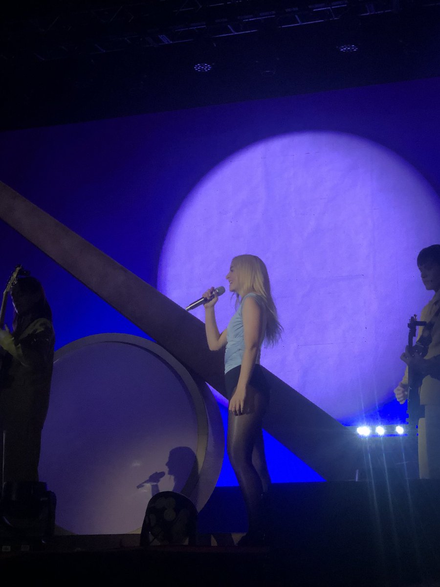 alejxxndraa's tweet photo. Te amo tanto @lorde 😭❤️✨ https://t.co/6XLYk13EWD