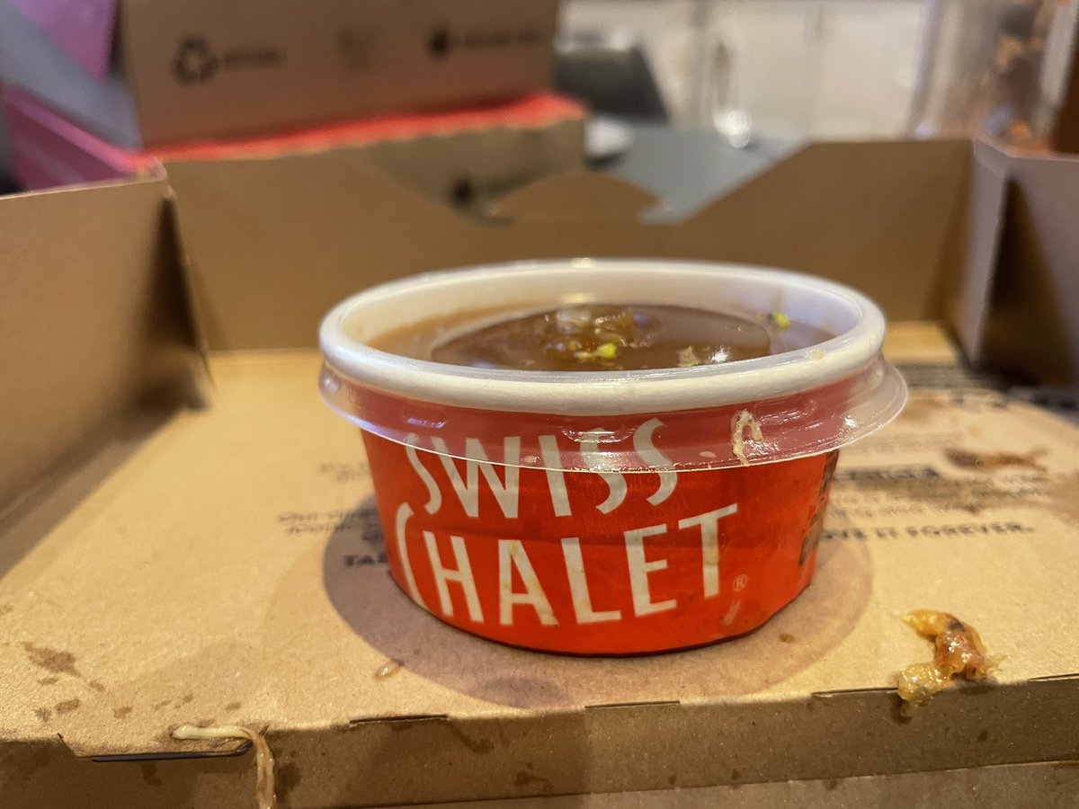 peteski99's tweet photo. Since when have the @SwissChaletCA quarter chicken dinners shrunk? Not sure you can call this a #quarterchicken anymore. Not to mention the sauce has halved in size and is now clumpy (new cheaper recipe?) #shrinkflation has clearly hit the restaurant industry. 1/2 https://t.co/vf2fCRhaYg