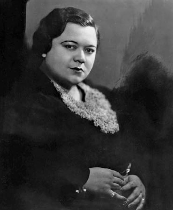 analgesicsleep's tweet photo. Mildred Bailey AKA "The Queen of Swing" was a star of jazz and radio of the Coeur d'Alene people of Northwestern Idaho. She grew up on the rez, where her great-grandfather was a head speaker&amp; song leader at the turn of the century.
#RetroView #MildredBailey #IndigenousPeoplesDay https://t.co/uwYKdavHbK