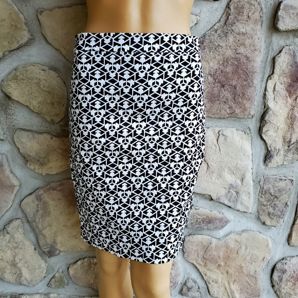 flipjourney's tweet photo. So good I had to share! Check out all the items I'm loving on @Poshmarkapp from @fabthreadsnyc #poshmark #fashion #style #shopmycloset #jcrew #paige #marahoffman: https://t.co/Fjfz30Wxxs https://t.co/ZMxy5fRV2O