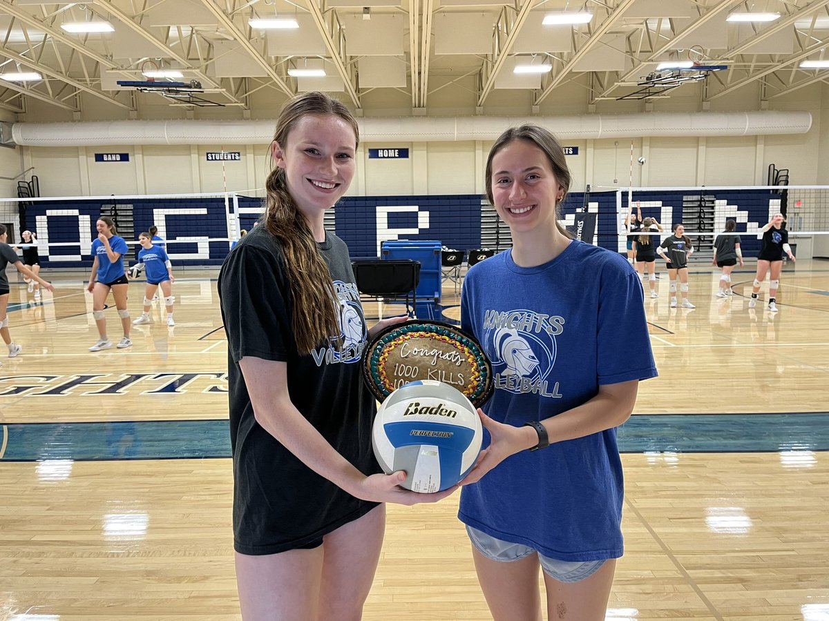 OG_Volleyball's tweet photo. Congrats to these two on reaching the 1,000 stat mark this past weekend!
Bergen hit both 1,000 digs and kills! While already having 1500 assists.
Brooke reached 1,000 assists!
Great work, keep making OG proud! #OGVB https://t.co/CuD3bIwNTL