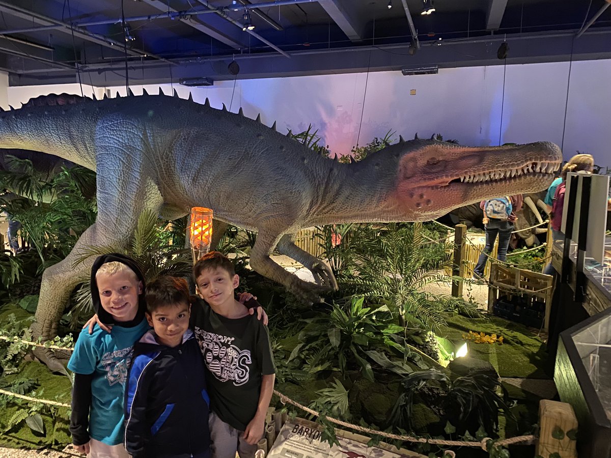MrU_2ndGrade's tweet photo. Loved our first field trip of the year to the Catawba Science Center!! We got to check out the planetarium, conduct some experiments, and hang out with some dinosaurs! @claremont_elem #nobeariers https://t.co/9OGnGs0eby