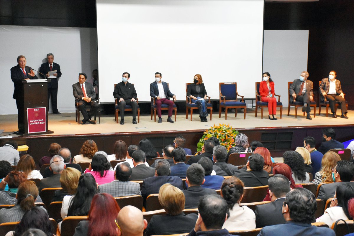 jp_arroyo_'s tweet photo. Hace algunos días participé en la entrega de Medallas y Diplomas de la "Convocatoria para el reconocimiento a la práctica educativa implementada durante la contingencia sanitaria ocasionada por el virus SARS CoV2 (COVID-19)" organizada por la @Sep_Mx 👇
01/03 https://t.co/HqWAR7pRj7