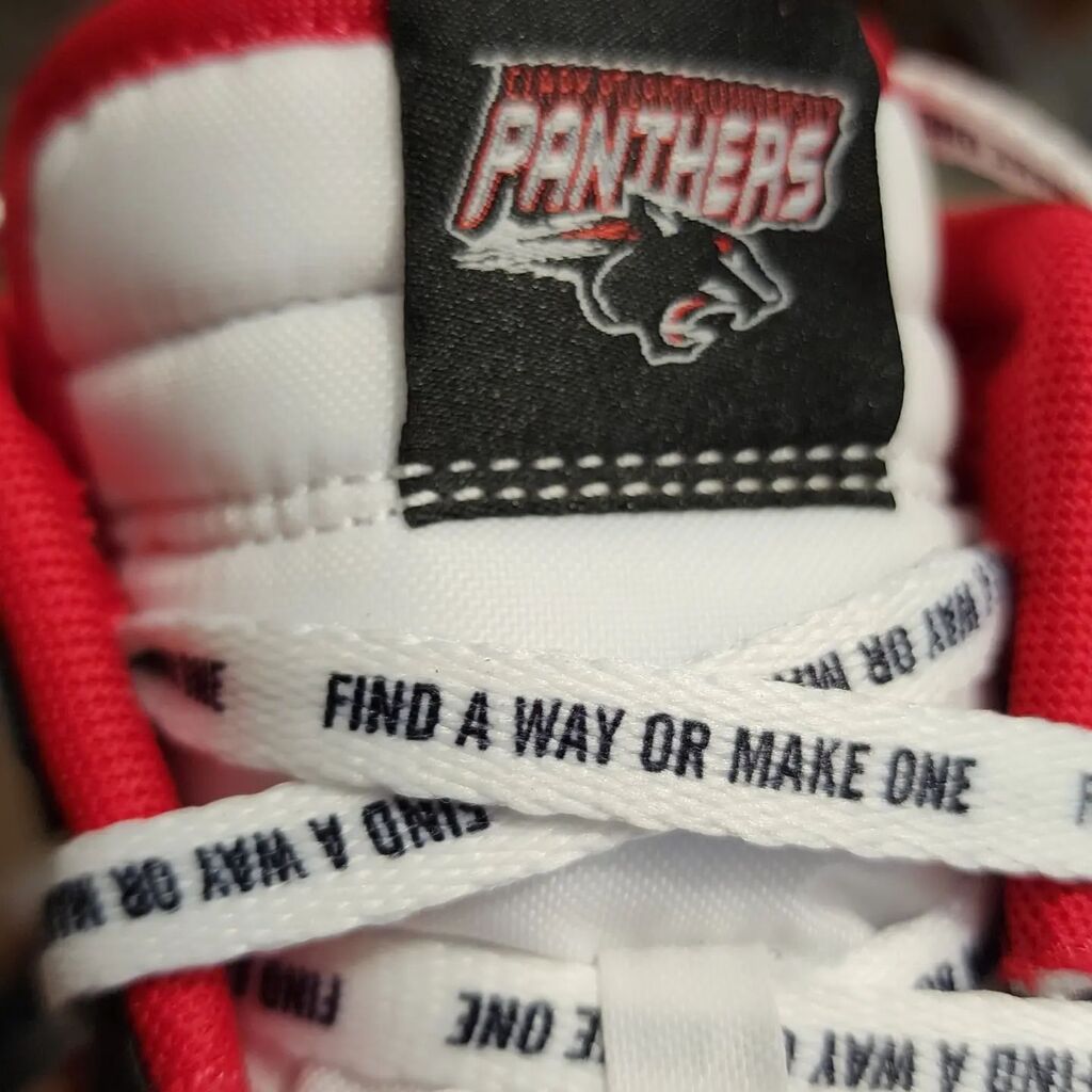 helloedchen's tweet photo. CAU's motto is on the shoelace, dope! #nike #dunks #cau https://t.co/G8N3btRuDO https://t.co/3KvTd3lag1
