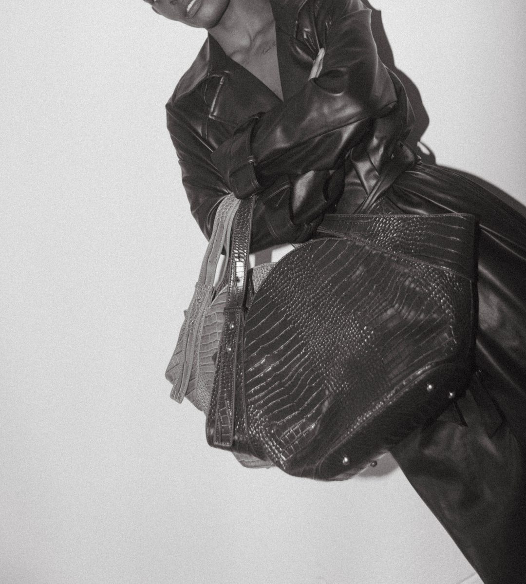 shoplavoute's tweet photo. L’HIVER IS COMING. 
Tap to shop. #LAVOUTE https://t.co/aNeKhfTWkW